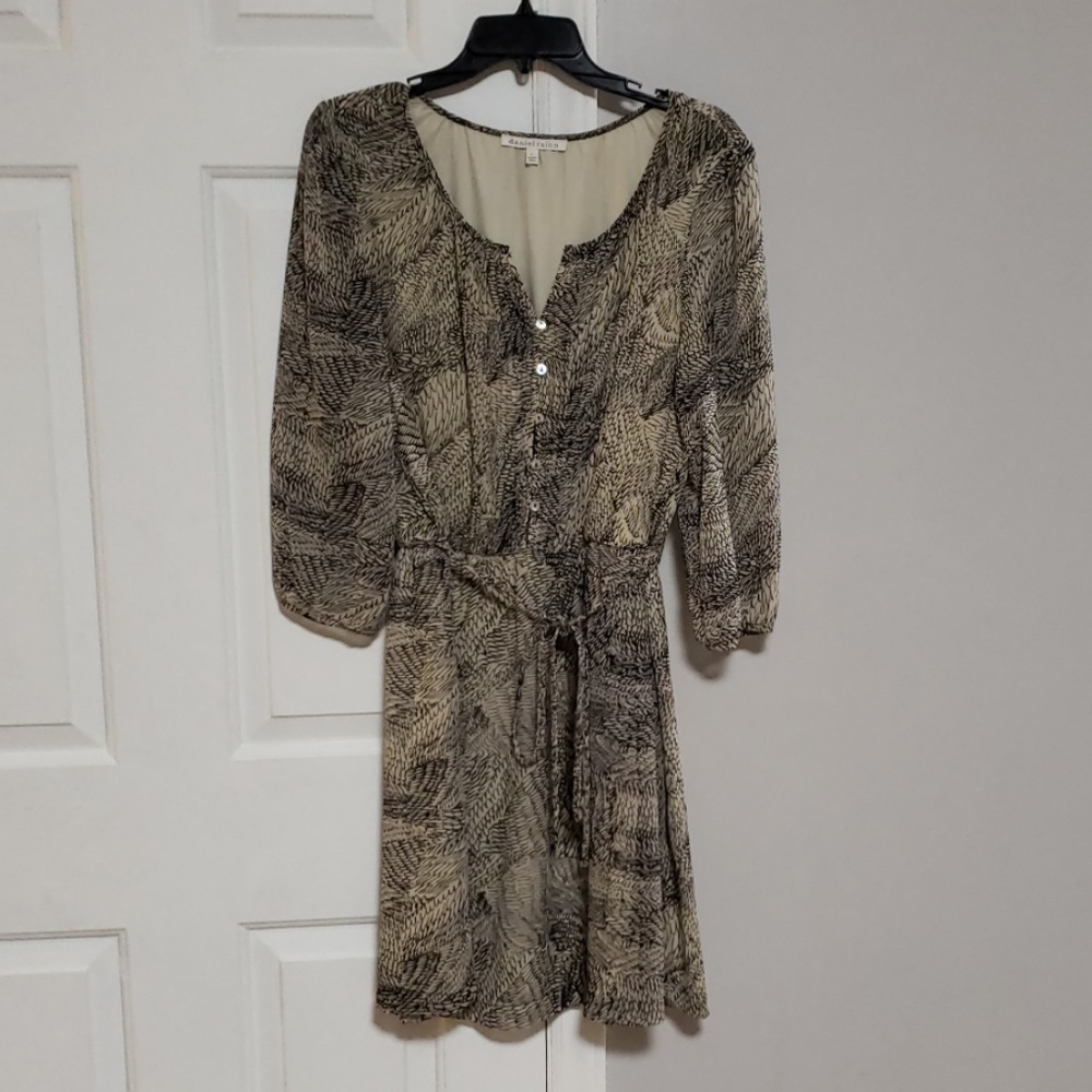 Daniel Rainn dress